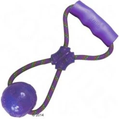 KONG Squeezz Ball Pelota Con Cuerda Para Perros -Paws Tienda 60977 kong large squeezz ball with handle purple 2
